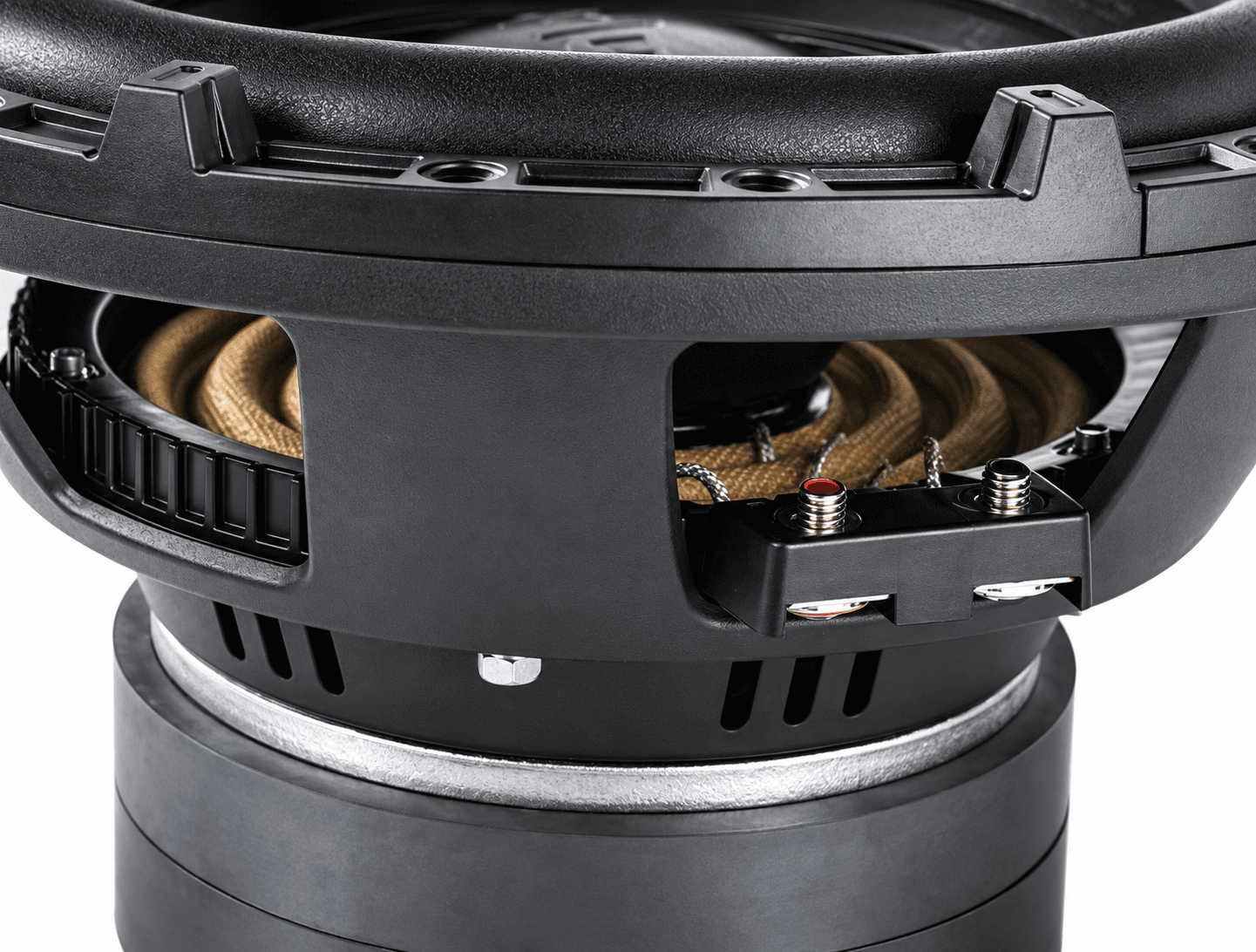 Pride M6. 10 2 Pride M6.10 es un subwoofer de 10 pulgadas y 600 W RMS